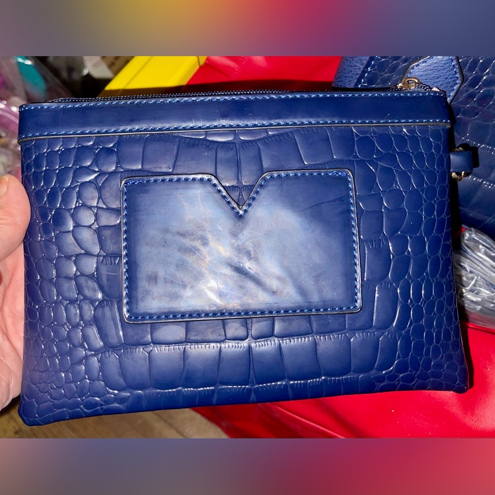 Dasein Large Blue Alligator Embossed Hand/Shoulder Bag with Matching Wristlet. - Picture 4 of 16